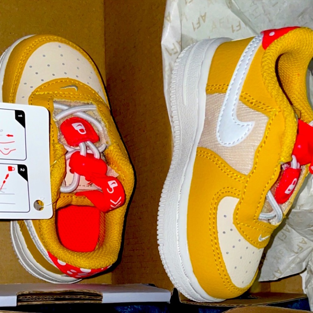 Nike Air Force 1 / Adidas